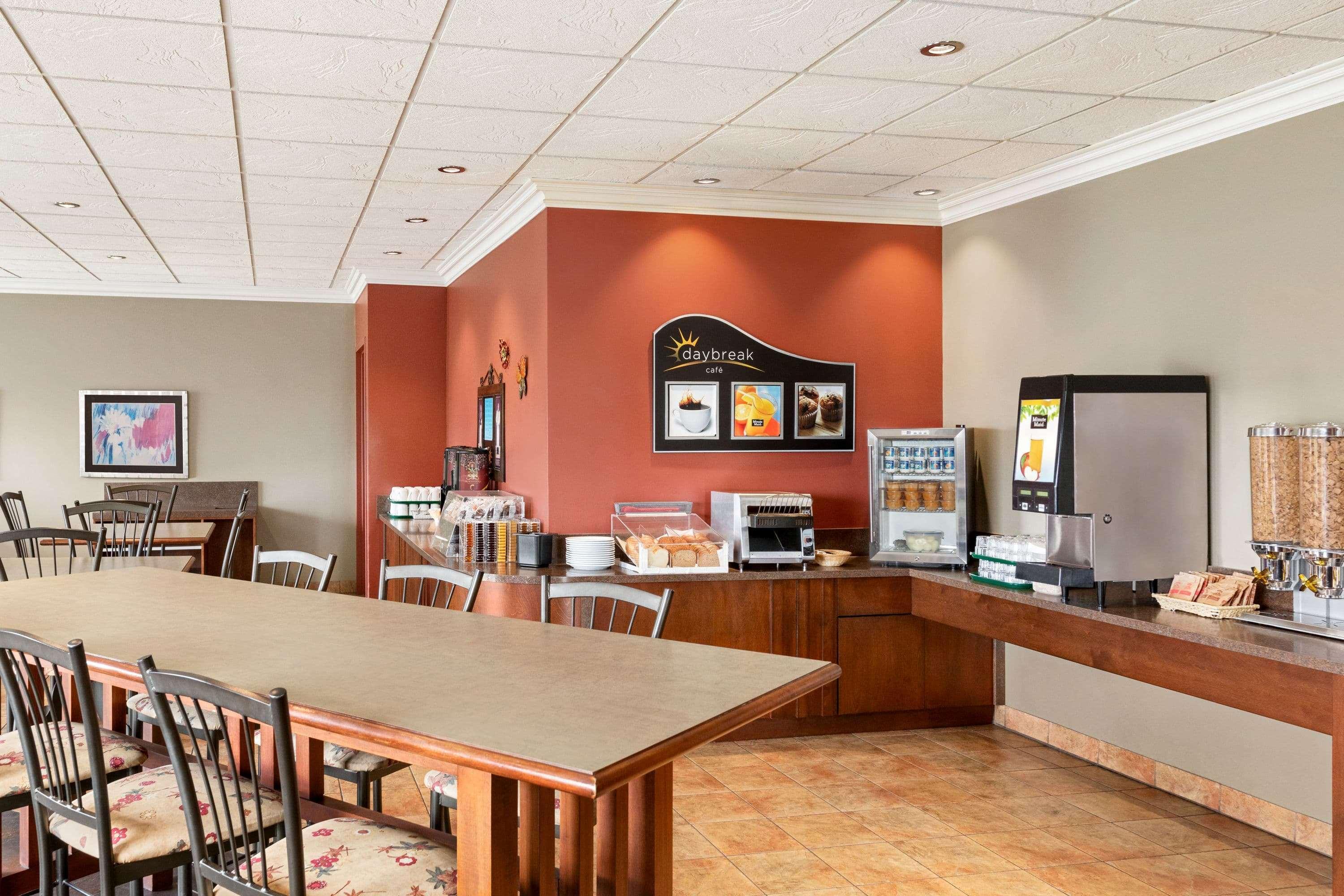 Days Inn By Wyndham Montmagny Zewnętrze zdjęcie